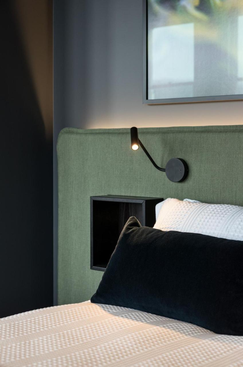 The Chamberson Otel Dunedin Dış mekan fotoğraf A wall-mounted reading light